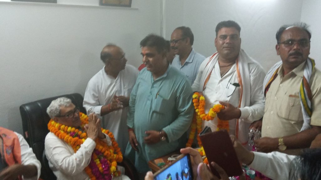 MLC Prayagraj Dr K P Srivastava डॉ के पी श्रीवास्तव को विधान परिषद का सदस्य चुने जाने पर बधाइयों का तांता 4 20220412 200602178