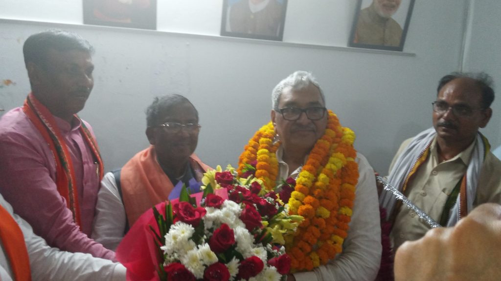 MLC Prayagraj Dr K P Srivastava डॉ के पी श्रीवास्तव को विधान परिषद का सदस्य चुने जाने पर बधाइयों का तांता 3 20220412 200654743