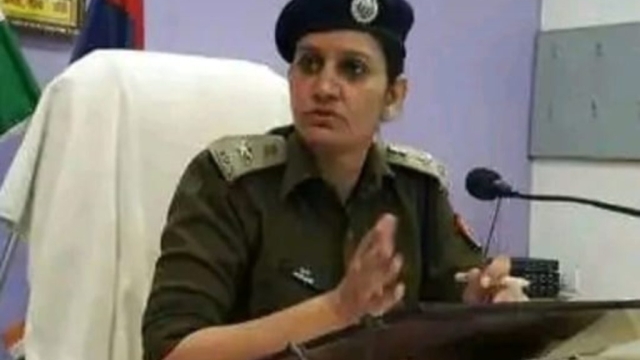 अमरोहा SP पूनम ने 60% थानेदार अपनी जाति के बनाए, CM योगी ने हटाया