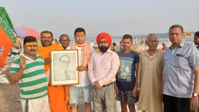 अरैल तट मे जन चेतना यात्रा निकालकर डॉ अंबेडकर के विचारों को श्रद्धालुओं के मध्य प्रसारित करते हुए जयंती मनाई गईl