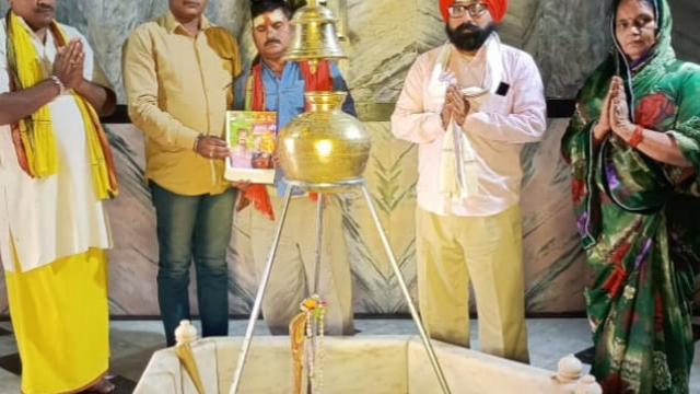 अरैल स्थित सोमेश्वर नाथ मंदिर में दीर्घायु के लिए कैबिनेट मंत्री “नंदी” के जन्मदिन पर पूजा-अर्चनाl