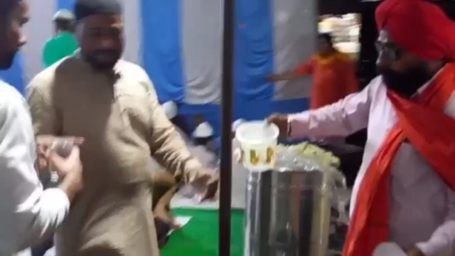 रोजा इफ्तार मे मुल्क की तरक्की व अमन चैन की दुआ मे सर्वधर्म के लोग उपस्थित हुएl