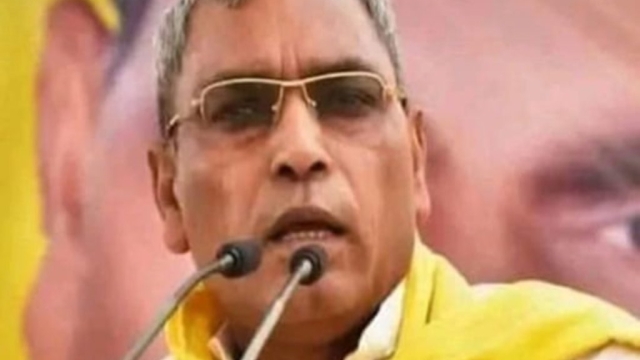 शिवपाल दोमुंहा सांप