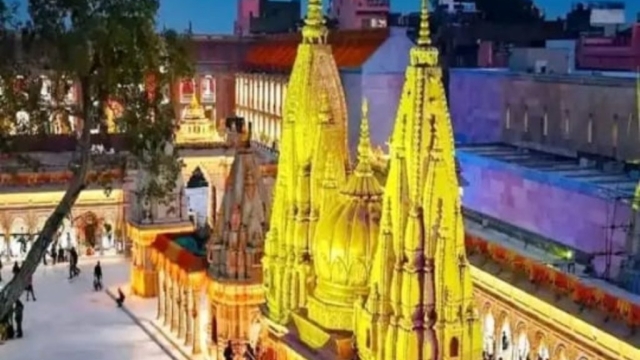 औरंगजेब ने ढहाया विश्वनाथ मंदिर, कहा मंदिरों-संस्कृत स्कूल को नष्ट कर दो