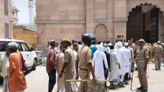 ज्ञानवापी मस्जिद सर्वे पर विवाद: कोर्ट ने सर्वेक्षण पर रोक लगाने से इनकार