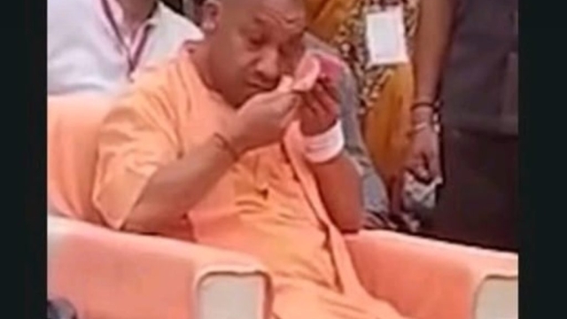 मेरठ में भावुक हुए CM योगी, ब्रिटिश हुकूमत की बर्बरता देख निकले आंसू