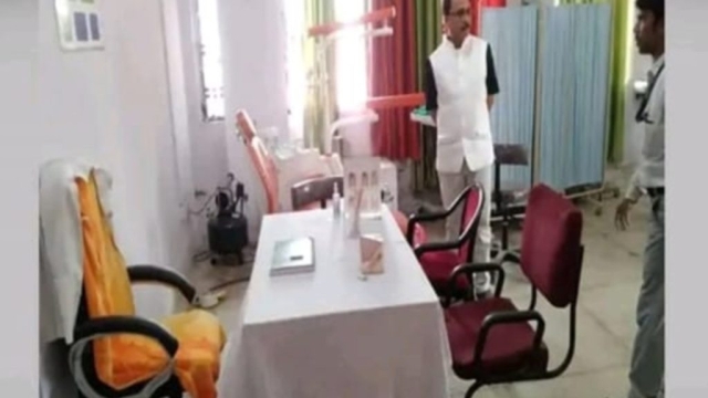 CMO के निरीक्षण में डॉक्टर- स्टाफ ड्यूटी से नदारद, गिरेगी गाज