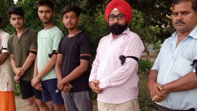 अरैल तट पर बाहों में काली पट्टी बांधकर1975 आपातकाल का विरोध जरूरी- सरदार पतविंदर सिंह