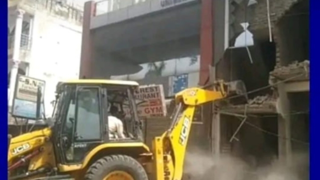 उपद्रवियों के ठिकानों पर चलने लगा बुलडोजर