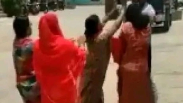 औरैया में थाना परिसर में महिला की पिटाई, वीडियो वायरल होने पर दर्ज हुआ केस