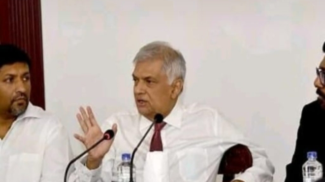 कोई हमारी मदद नहीं कर रहा, केवल भारत हमें पैसे दे रहा है: श्रीलंकाई PM
