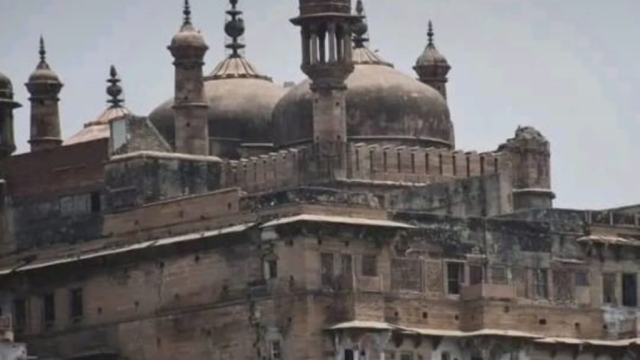 ज्ञानवापी के बाद अब बिंदु माधव में नमाज पर रोक लगाने की मांग