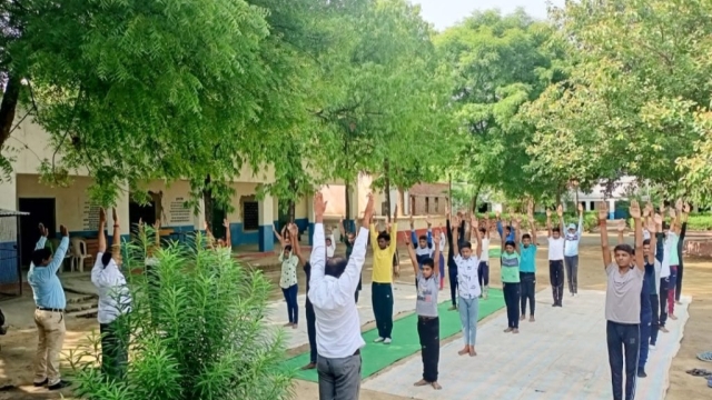 निरोगी काया के लिए सभी को योग जरूरी=रमेशकरछना।