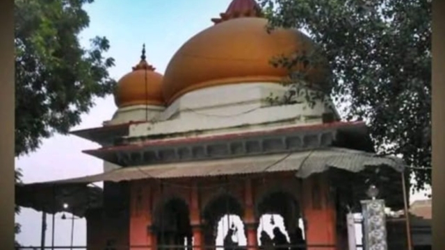प्रसिद्ध मंदिर मे शिवलिंग पर चढ़ाया अंडा, फिर दंगा भड़काने की कोशिश