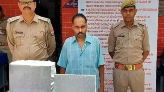 वॉशरूम में लगा था स्पाई कैमरा, छात्रा के हंगामा के बाद मकान मालिक गिरफ्तार