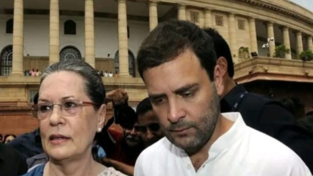 सोनिया और राहुल गांधी को समन