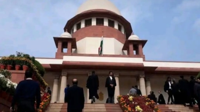 SC से शिंदे गुट को राहत, स्पीकर को विधायकों पर कार्रवाई न करने का आदेश