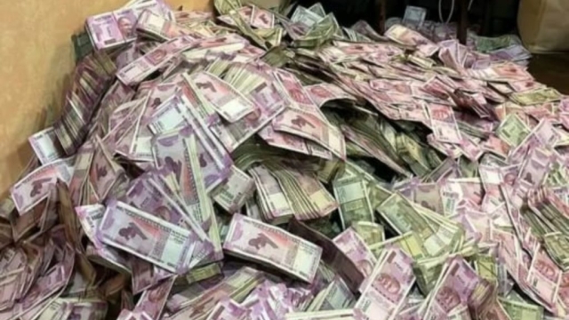 TMC नेता पार्थ चटर्जी के करीबी पर ED की छापेमारी, 20 करोड़ कैश बरामद