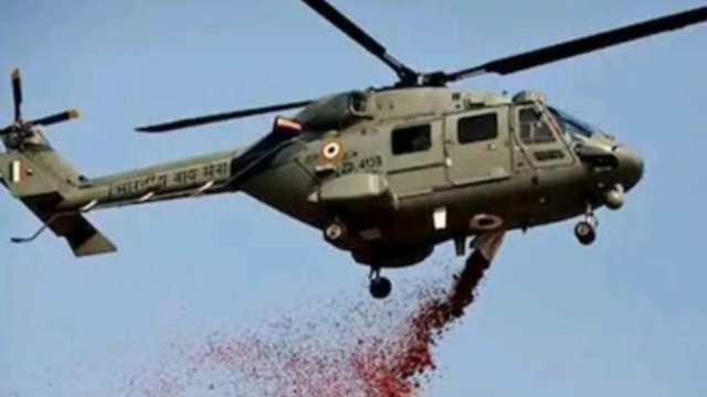 कांवड़ियों पर हेलिकॉप्टर से होगी पुष्पवर्षा, CM योगी का एलान