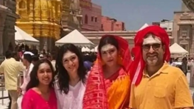 पंकज त्रिपाठी पहुंचे बनारस, बाबा विश्वनाथ के दरबार में टेका मत्था