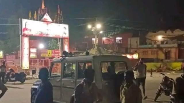 प्रयागराज के संगम क्षेत्र में बमबाजी और फायरिंग, छह लोग जख्मी