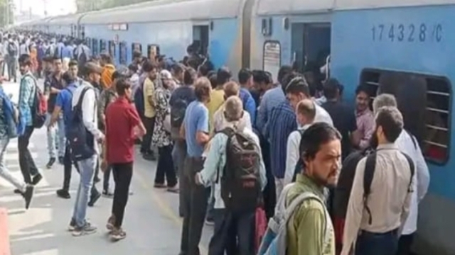 रेल यात्रियों को फिर से मिलेगी किराए में छूट, हो रहा विचार