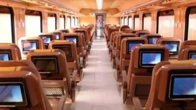 3 साल में तेजस ट्रेन से 63 करोड़ का घाटा, रोजाना खाली रह जाती हैं 200 सीटें