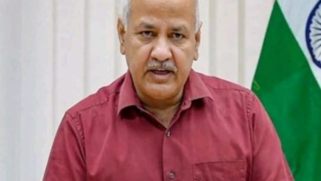 BREAKING: सिसोदिया के घर से इलेक्ट्रॉनिक गैजेट जब्त !