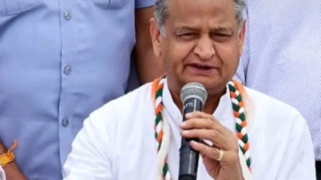 CM गहलोत का बड़ा एलान, पूरे प्रदेश को फ्रीमोबाइल