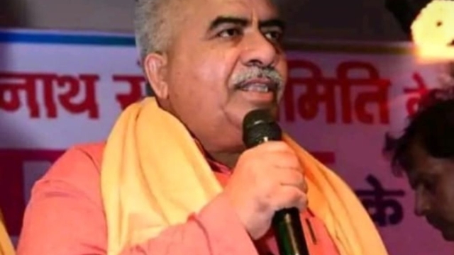 UP के कैबिनेट मंत्री राकेश सचान हुए ‘फरार’, कोर्ट में सुनाई जानी थी सजा