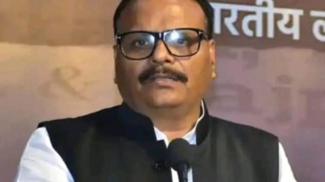 UP: लेटलतीफी करने वाले डॉक्टरों पर गिरेगी गाज, 8 बजे से संचालित होगी OPD
