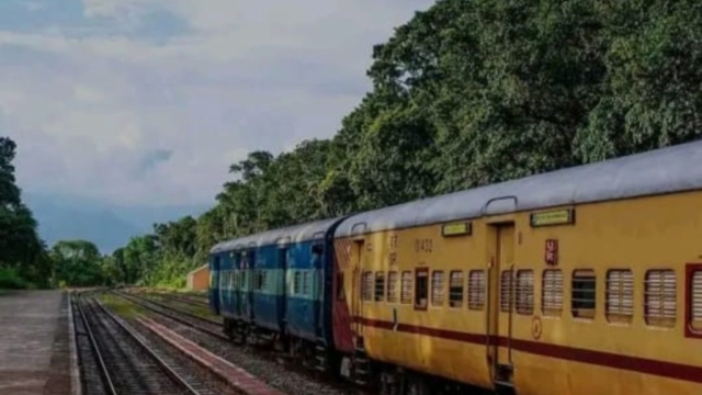 अब 5 साल से छोटे बच्चों के लिए भी लेना होगा रेल का पूरा टिकट? ये है सच्चाई