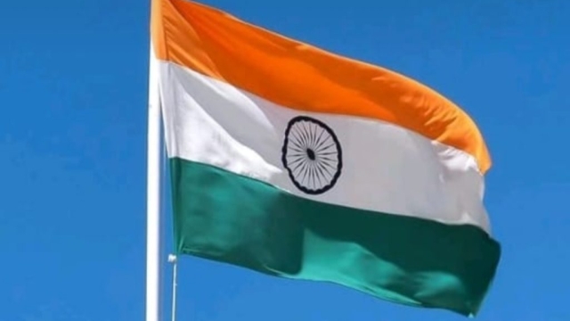 घर पर तिरंगा फहराने का यह है सही तरीका