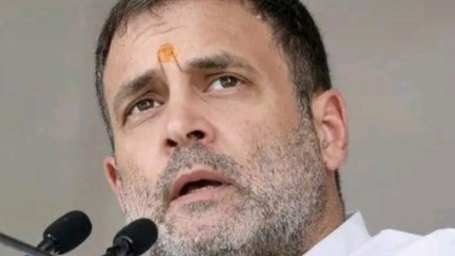 बेटी बचाओ का नारा देने वाले बलात्कारियों को बचा रहे हैं- राहुल गांधी