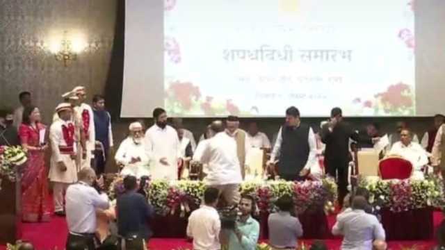 महाराष्ट्र में मंत्रिमंडल विस्तार, 18 मंत्रियों ने ली शपथ