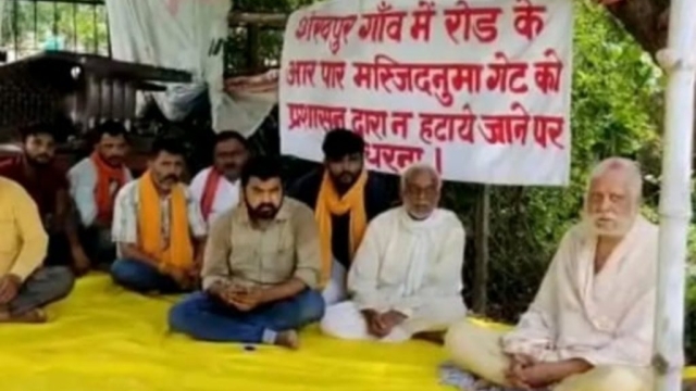 राजा भैया के पिता उदय प्रताप सिंह ने दिया धरना, जानें क्या है मांग?