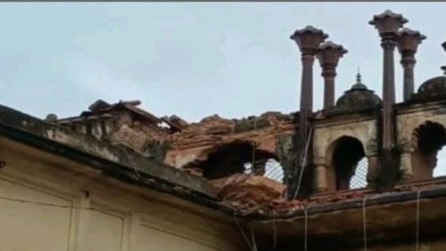 लखनऊ में बड़ा इमामबाड़े का एक गुंबद ढहा