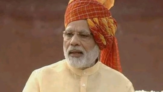 स्वतंत्रता दिवस पर देखें पीएम मोदी के पिछले 5 साल के शानदार लुक्स