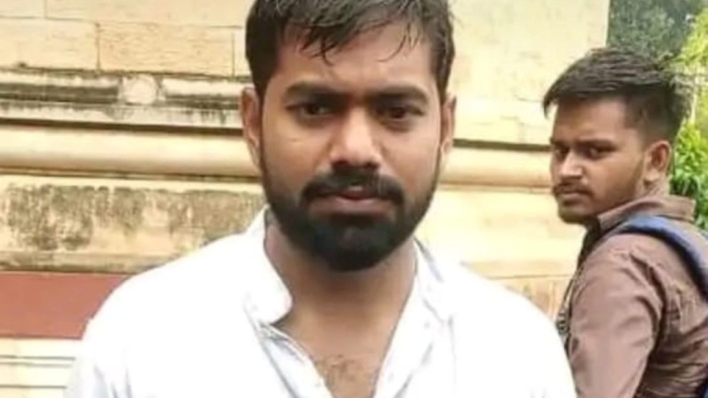 AU के छात्र नेता ने कहा- प्रशासन घरवालों को बुलडोजर चलाने की धमकी दे रहा है