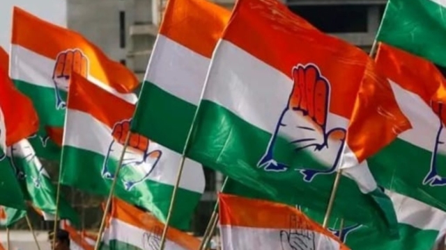 BIG BREAKING : 82 विधायकों ने दिया इस्तीफा