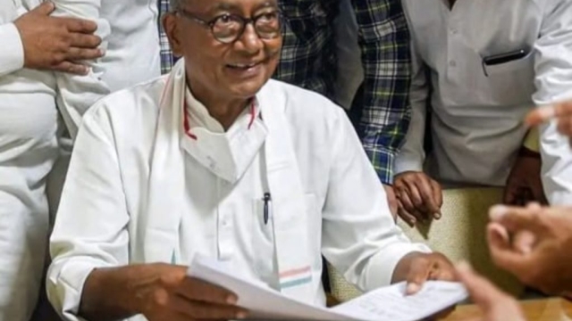 दिग्विजय सिंह का बड़ा बयान, मेरी प्रतिबद्धता नेहरू-गांधी परिवार