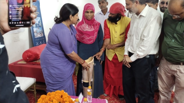 विविध फाउंडेशन ,जन मीडिया टीवी ने दिव्यांग जनों का किया – सम्मान व कृत्रिम अंगों का वितरण