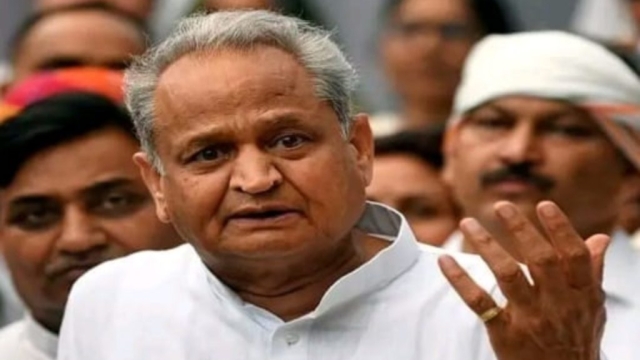सोनिया गांधी से मिलने दिल्ली आ रहे हैं अशोक गहलोत