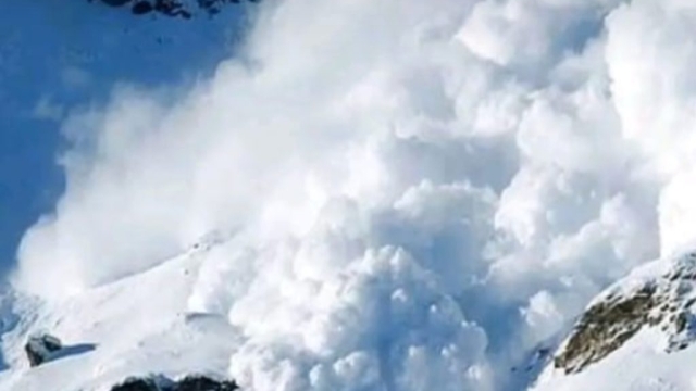 BREAKING: उत्तराखंड में भयंकर बर्फीला तूफान, भेजी गई सेना