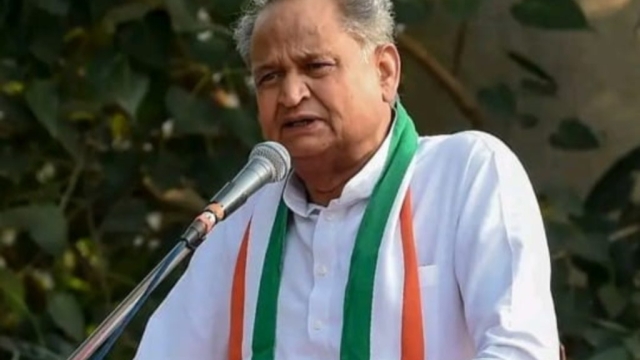 BREAKING: राजस्थान में सियासी भूचाल, जाएगी सरकार!