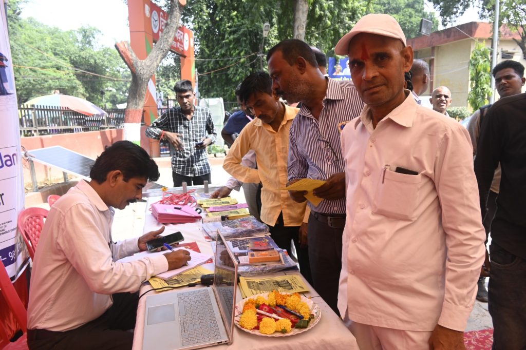 Inauguration of the 'Har Ghar Solar' Campaign by Mr. Gaurav Kumar, the Chief Development Officer of Prayagraj 34 WhatsApp Image 2023 10 16 at 20.26.08 19