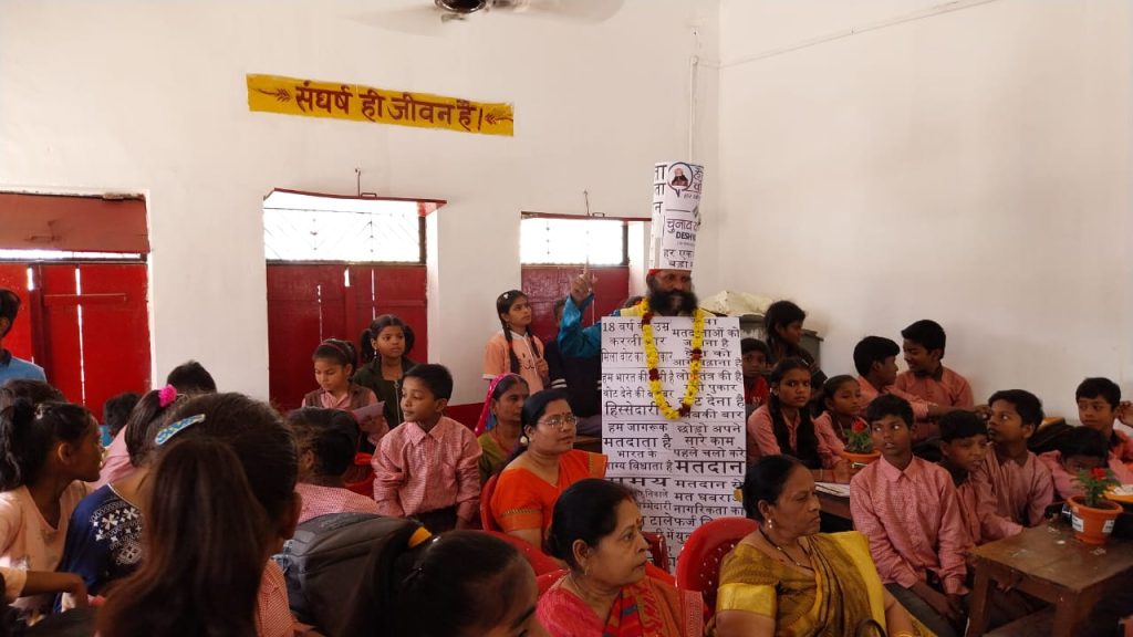 Prayagraj - Vivid Foundation भारतीय सांस्कृतिक परिषद - हरित वृक्ष एवं प्रशस्तिपत्र से प्रतिभागियों का सम्मान 8 WhatsApp Image 2024 03 12 at 14.50.12 1